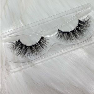 Lashes- Style: Divine